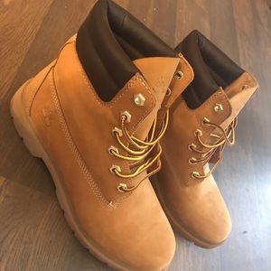 SIZE 9 AUTHENTIC TIMBERLAND BOOTS